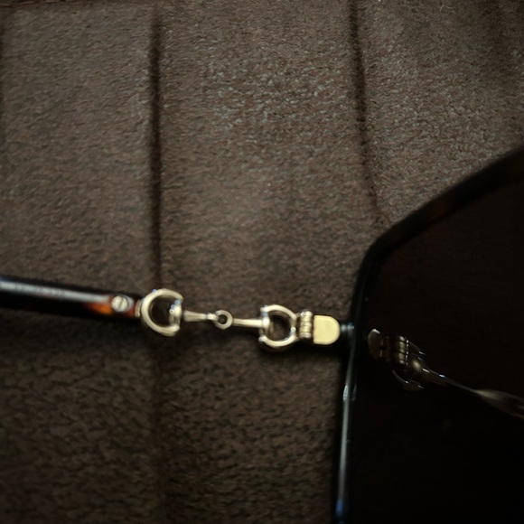 Authentic Female Gucci Glasses Comes with Original Case and Gucci Soft Silk Bag - Picture 5 of 10